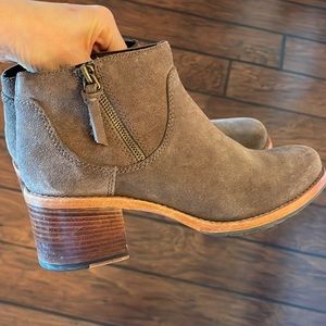 Clarks suede ankle boots. Light brown